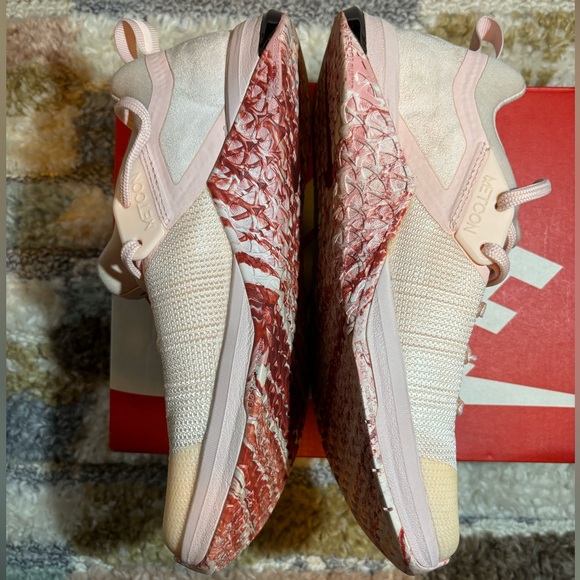 Women’s Nike Metacon Size 9 Like New! - Picture 4 of 6